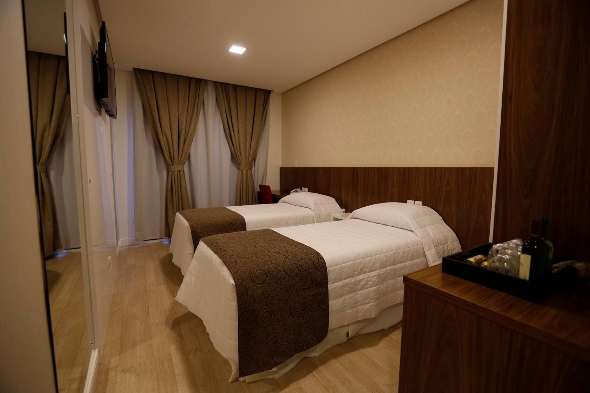 Holiday & Business Hotel - Em Frente Ao Centro De Eventos E Arena Conda Chapeco Room photo